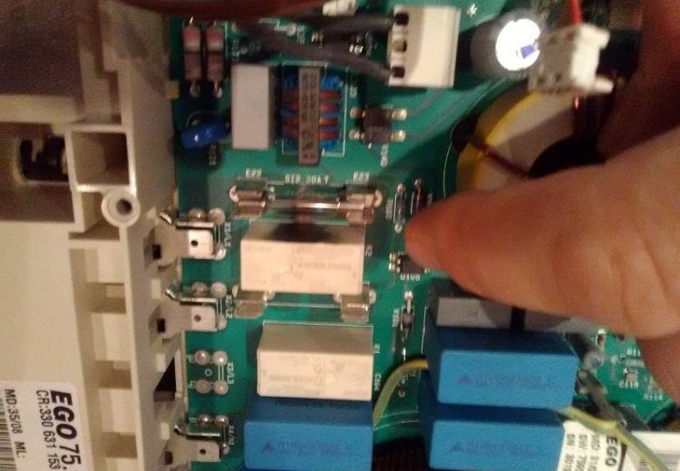 Варочная панель Aeg Electrolux Zanussi ошибка E 6